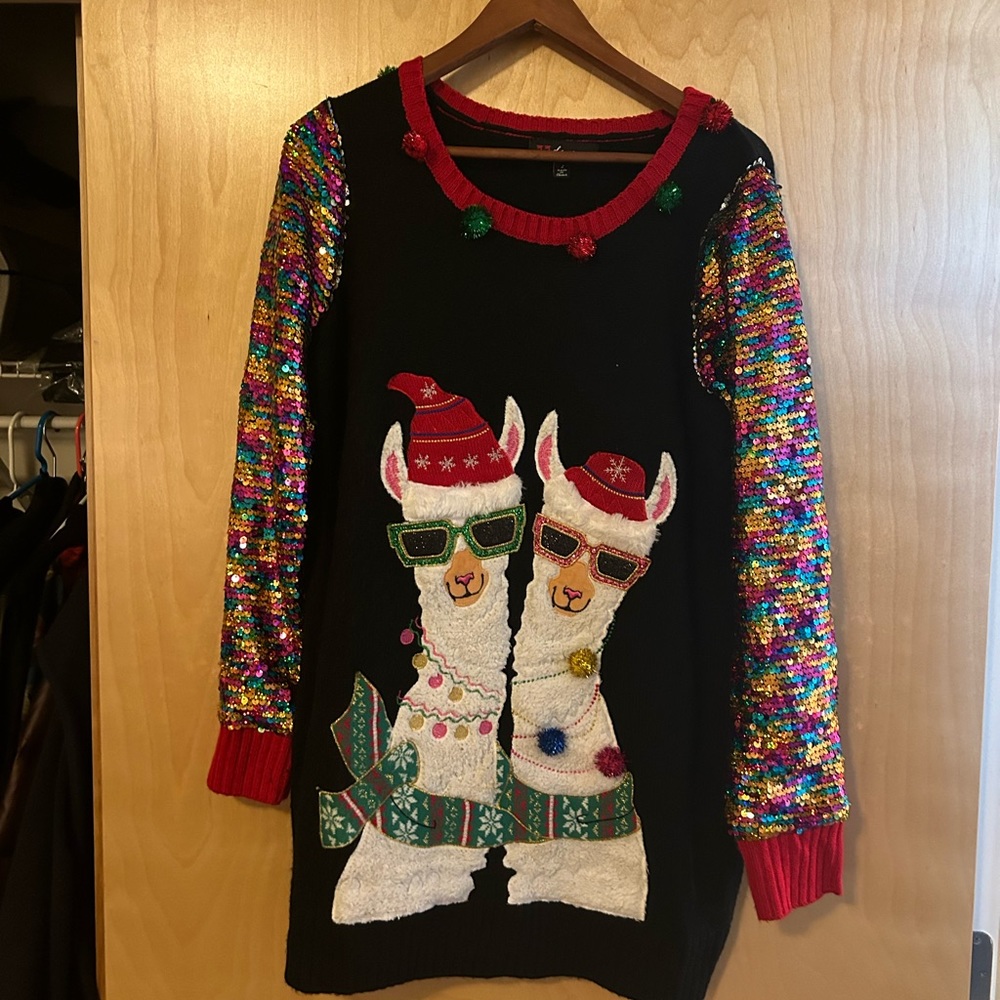 “Ugly” Christmas sweat with sequin sleeves